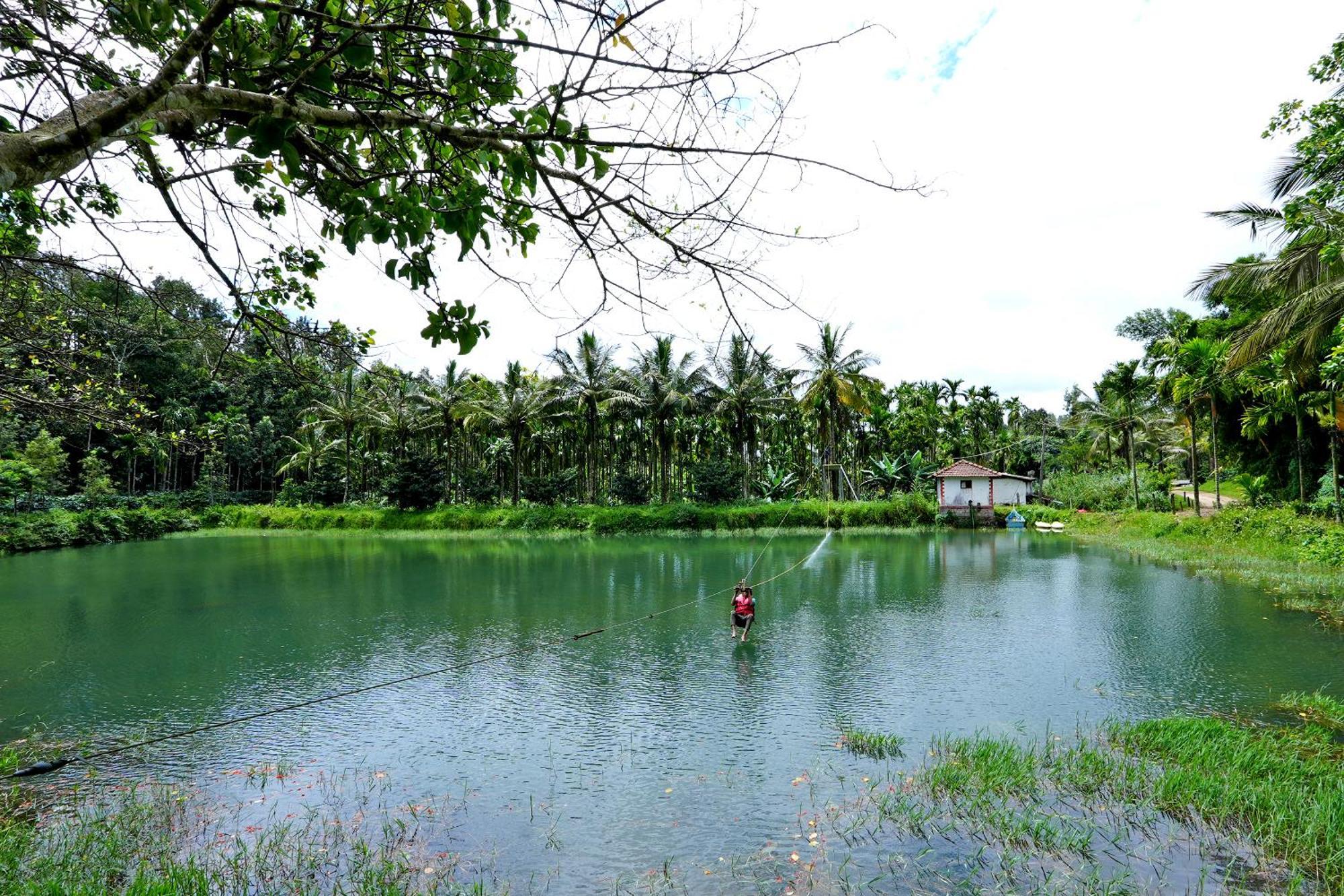 Leisure Homestay - Pool, Boating, Zipline, Home Food, Estate Chikmagalur Exterior photo